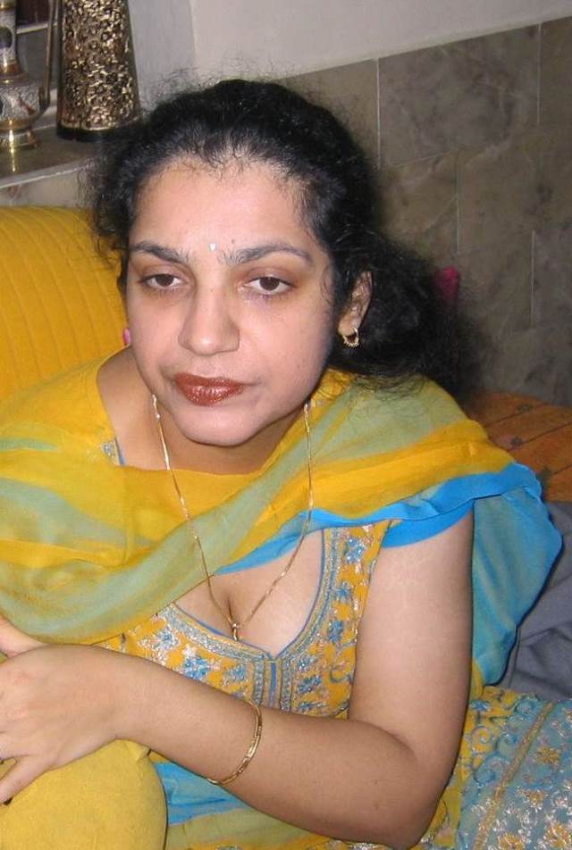 https://www.antarvasnaphotos2.com/wp-content/uploads/2021/02/chudai-ko-bechain-punjaban-apni-boobs-ki-ghati-dikhati-hui.jpg