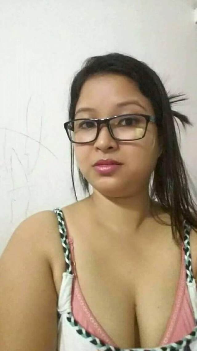 https://www.antarvasnaphotos2.com/wp-content/uploads/2021/02/hot-aunty-ki-cleavage-ki-pic.jpg