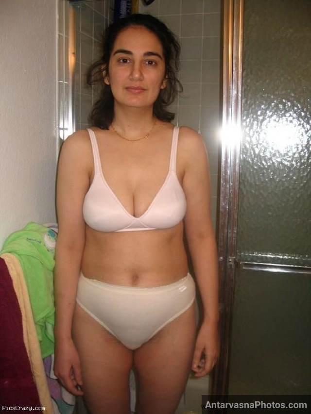 https://www.antarvasnaphotos2.com/wp-content/uploads/2021/02/hot-indian-girl-ki-white-bra-panty-me-bathroom-pic.jpg