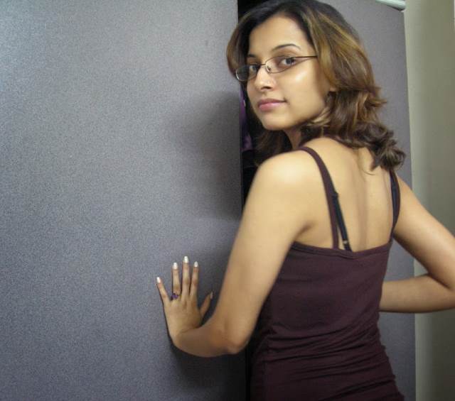 https://www.antarvasnaphotos2.com/wp-content/uploads/2021/02/hot-indian-girls-half-naked-back.jpg