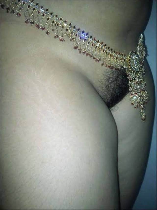 https://www.antarvasnaphotos2.com/wp-content/uploads/2021/02/jhaanton-wali-pussy-decorated-with-jewellery-erotic-photos.jpg