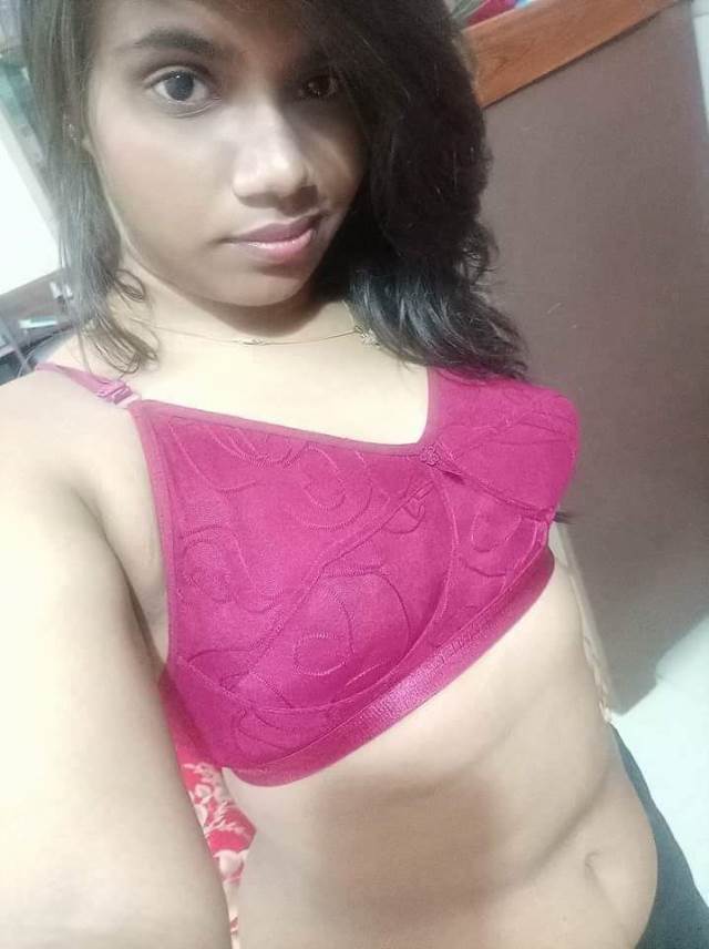 https://www.antarvasnaphotos2.com/wp-content/uploads/2021/02/new-bra-me-apni-selfie-leti-desi-girl.jpeg