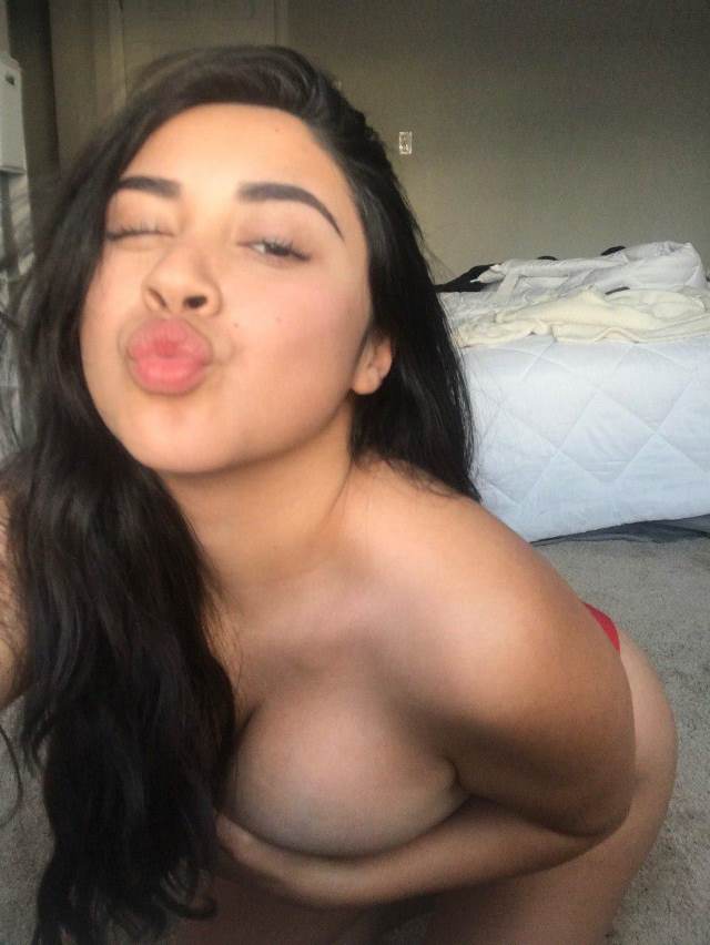 https://www.antarvasnaphotos2.com/wp-content/uploads/2021/02/nude-ho-kiss-deti-nri-girl-ki-hot-pic.jpg