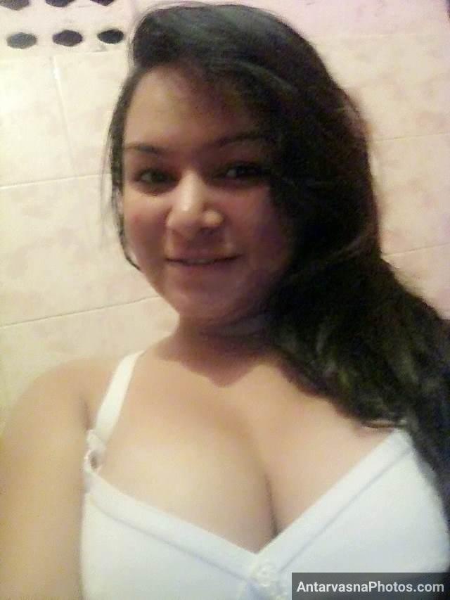 https://www.antarvasnaphotos2.com/wp-content/uploads/2021/02/office-bathroom-me-white-bra-me-garima-ki-selfie-pic.jpg