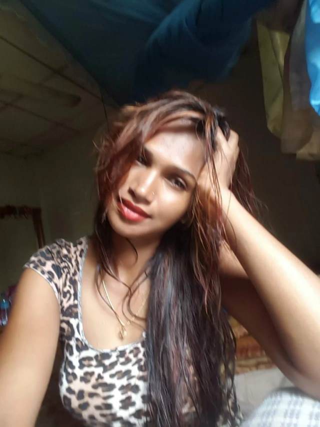 https://www.antarvasnaphotos2.com/wp-content/uploads/2021/02/sex-chat-karti-hui-hot-desi-girl-silpa-pic.jpg