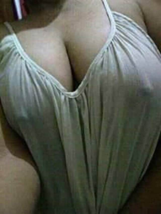 https://www.antarvasnaphotos2.com/wp-content/uploads/2021/02/tight-perky-nipple-ke-hot-photo.jpg