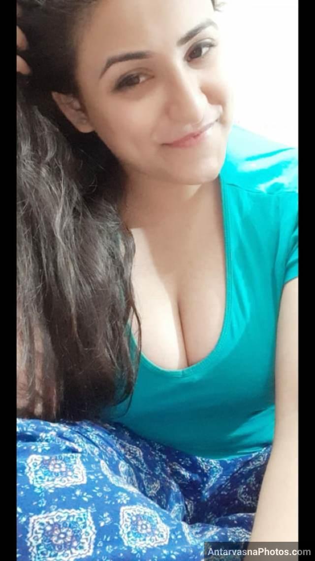 https://www.antarvasnaphotos2.com/wp-content/uploads/2021/02/top-se-jhaankti-hui-boobs-ki-ghati-ki-photos.jpg