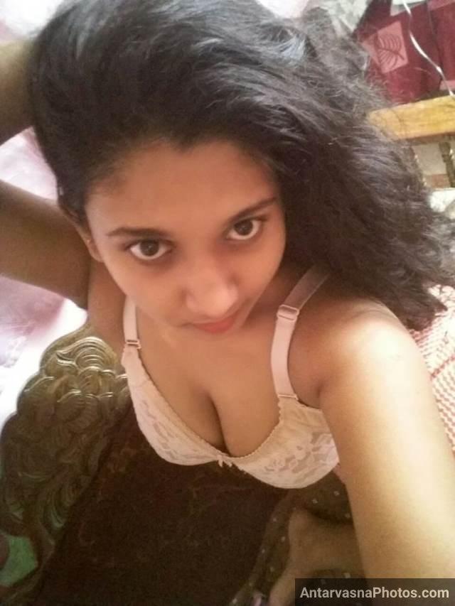 https://www.antarvasnaphotos2.com/wp-content/uploads/2021/02/white-bra-me-hot-ruby-ki-sexy-cleavage-pic.jpg