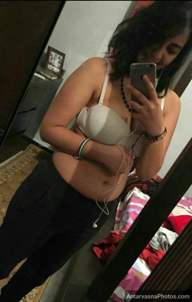 https://www.antarvasnaphotos2.com/wp-content/uploads/2021/02/white-bra-me-ruby-ki-hot-selfie-photo.jpg