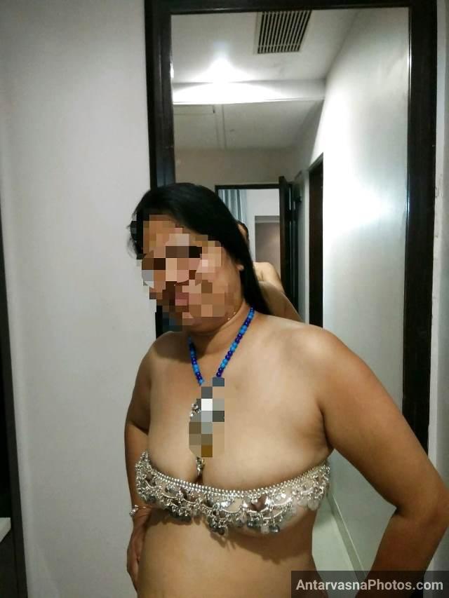 https://www.antarvasnaphotos2.com/wp-content/uploads/2021/03/chudai-se-pahle-nude-photos-click-karwati-sexy-bitch.jpg