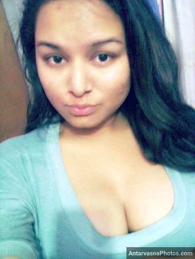 https://www.antarvasnaphotos2.com/wp-content/uploads/2021/03/desi-girl-ke-hot-cleavage-selfie-photo.jpg