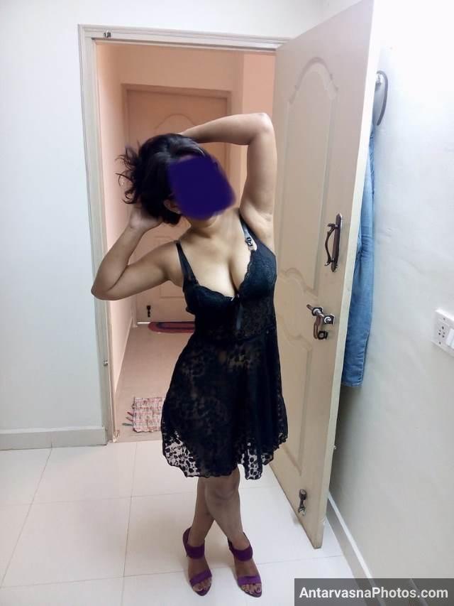 https://www.antarvasnaphotos2.com/wp-content/uploads/2021/03/sexy-black-nighty-me-desi-nude-pics-click-karwati-chudasi-babe.jpg