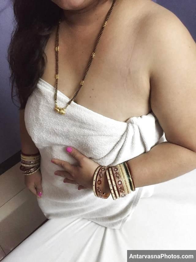 https://www.antarvasnaphotos2.com/wp-content/uploads/2021/03/shower-lene-jati-nude-bhabhi-ka-towel-me-lipta-nanga-badan.jpg