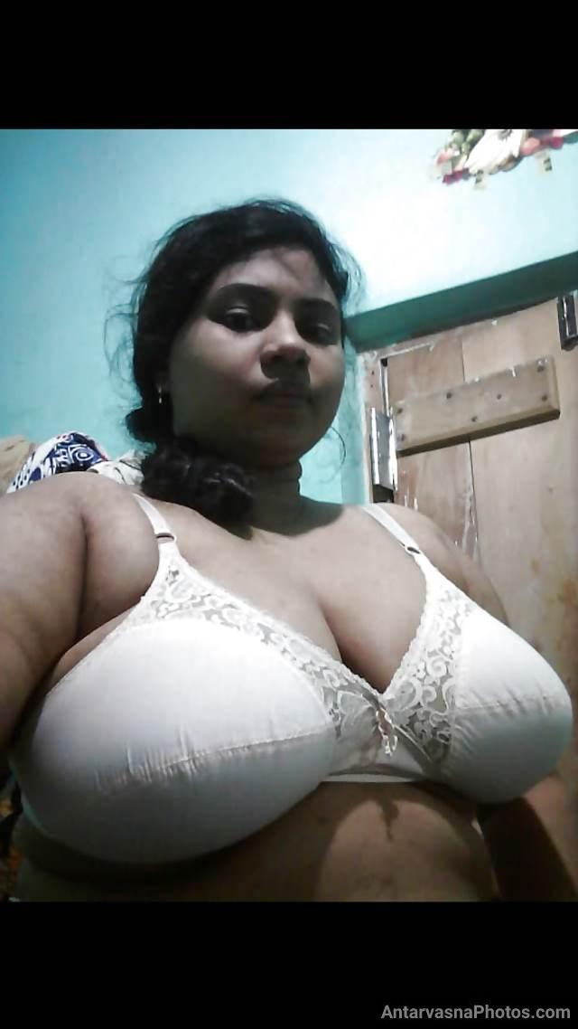 https://www.antarvasnaphotos2.com/wp-content/uploads/2021/03/white-bra-me-bhabhi-ke-big-stano-ki-photos.jpg