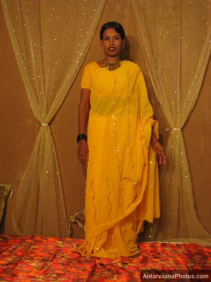 https://www.antarvasnaphotos2.com/wp-content/uploads/2021/06/saree-wali-hot-village-bhabhi.jpg