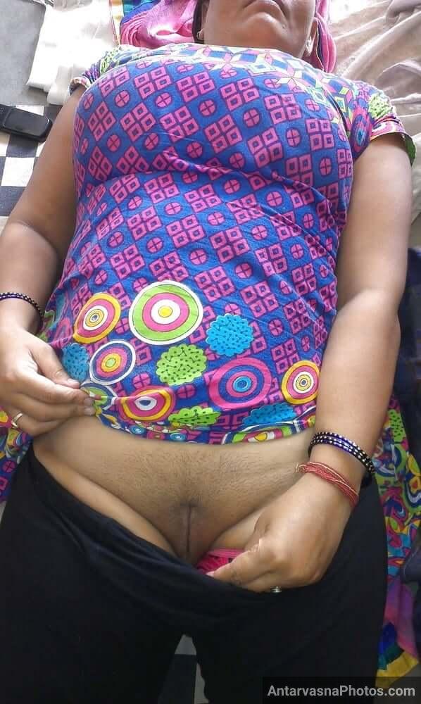 https://www.antarvasnaphotos2.com/wp-content/uploads/2021/07/Sexy-Indian-aunty-gaand-ass-hot-photo-161.jpg