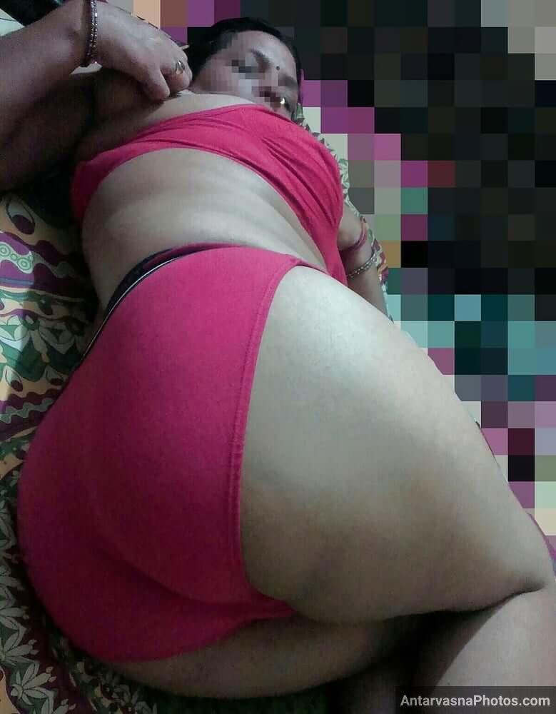 https://www.antarvasnaphotos2.com/wp-content/uploads/2021/07/Sexy-Indian-aunty-gaand-ass-hot-photo-21.jpg