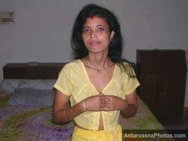 https://www.antarvasnaphotos2.com/wp-content/uploads/2021/07/bhabhi-opening-blouse-for-husband.jpg