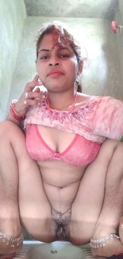 https://www.antarvasnaphotos2.com/wp-content/uploads/2021/07/desi-chut-show-by-dehati-girl.jpg