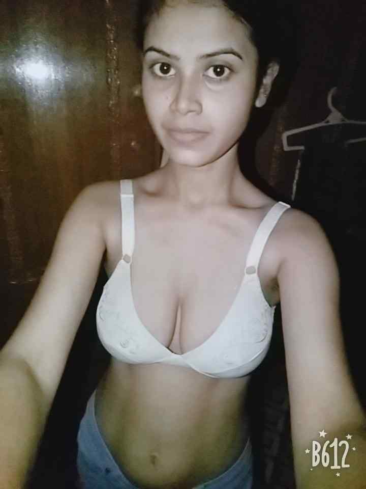 https://www.antarvasnaphotos2.com/wp-content/uploads/2021/07/white-bra-big-boobs-village-selfie.jpg