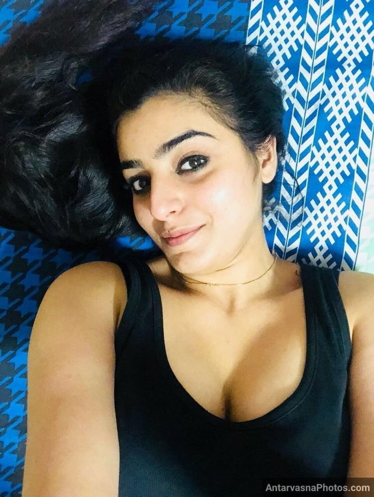 https://www.antarvasnaphotos2.com/wp-content/uploads/2021/08/sexy-indian-amateur-girls-sexy-pics-54.jpg