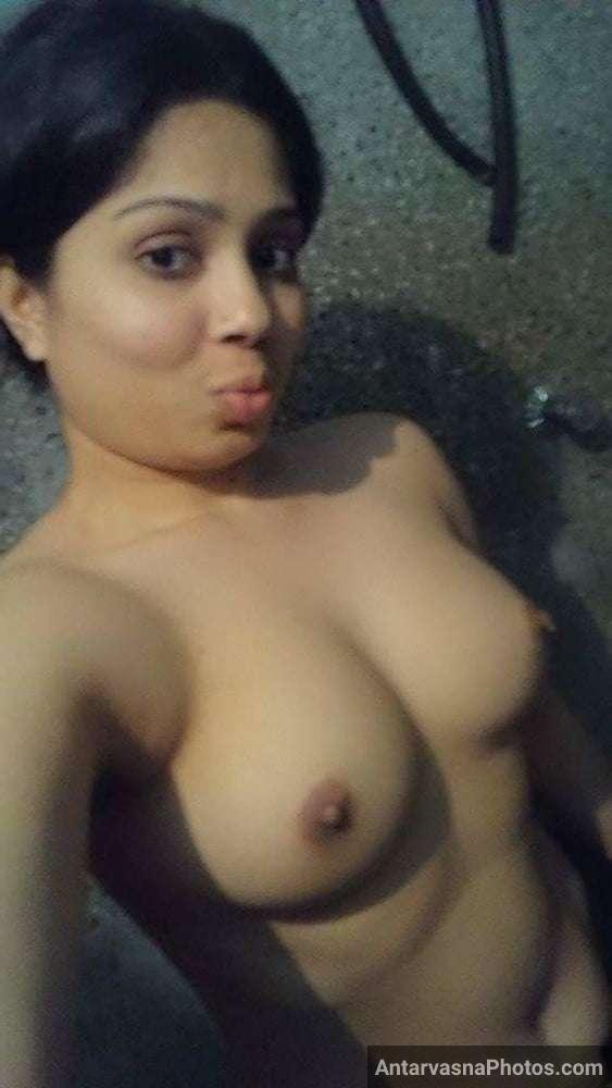 https://www.antarvasnaphotos2.com/wp-content/uploads/2021/08/sexy-marathi-big-boobs-bhabhi-girlfriend-selfies-21.jpg