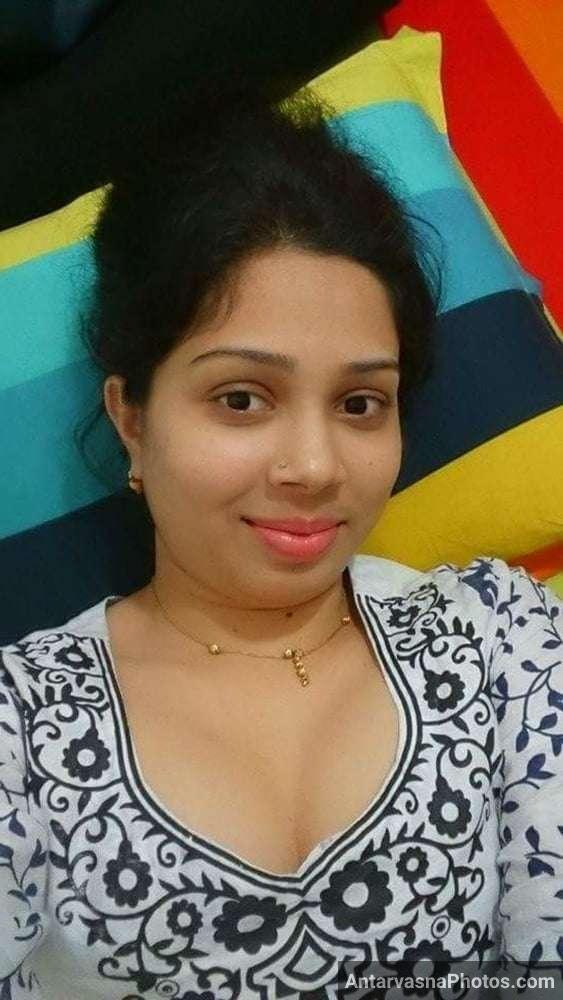 https://www.antarvasnaphotos2.com/wp-content/uploads/2021/08/sexy-marathi-big-boobs-bhabhi-girlfriend-selfies-39.jpg