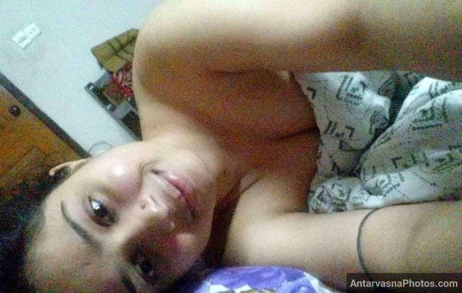 https://www.antarvasnaphotos2.com/wp-content/uploads/2021/08/sexy-marathi-big-boobs-bhabhi-girlfriend-selfies-46.jpg