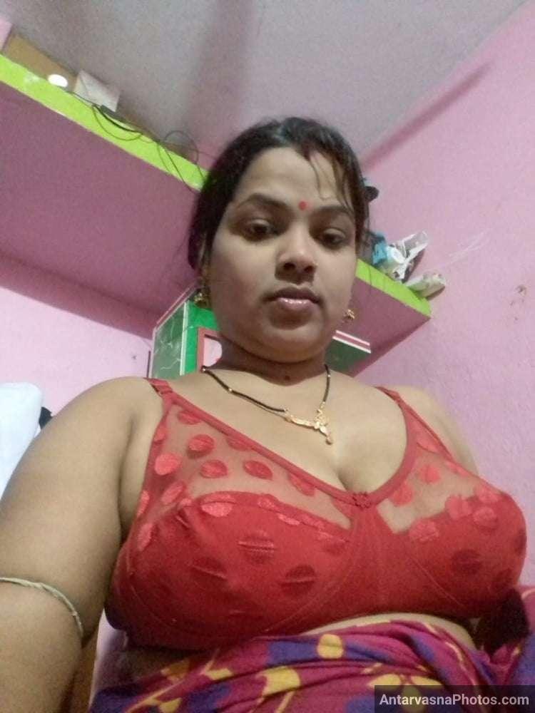 https://www.antarvasnaphotos2.com/wp-content/uploads/2021/09/indian-desi-aunty-blouse-blowjob-big-boobs-photo-12.jpg