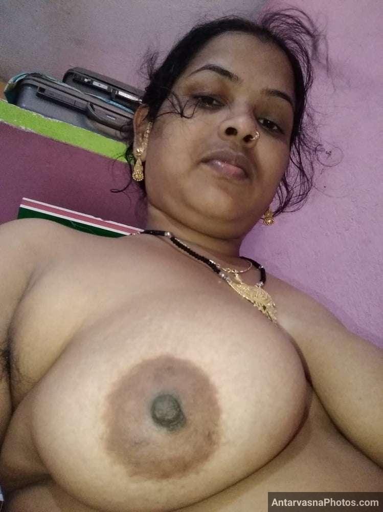 https://www.antarvasnaphotos2.com/wp-content/uploads/2021/09/indian-desi-aunty-blouse-blowjob-big-boobs-photo-13.jpg