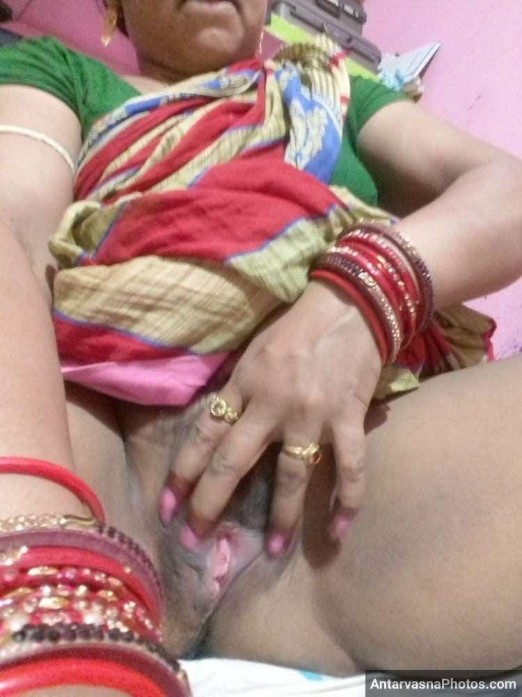 https://www.antarvasnaphotos2.com/wp-content/uploads/2021/09/indian-desi-aunty-blouse-blowjob-big-boobs-photo-22.jpg