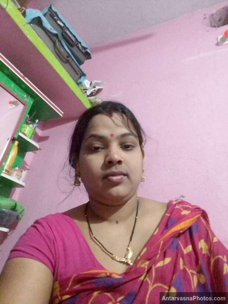 https://www.antarvasnaphotos2.com/wp-content/uploads/2021/09/indian-desi-aunty-blouse-blowjob-big-boobs-photo-27.jpg