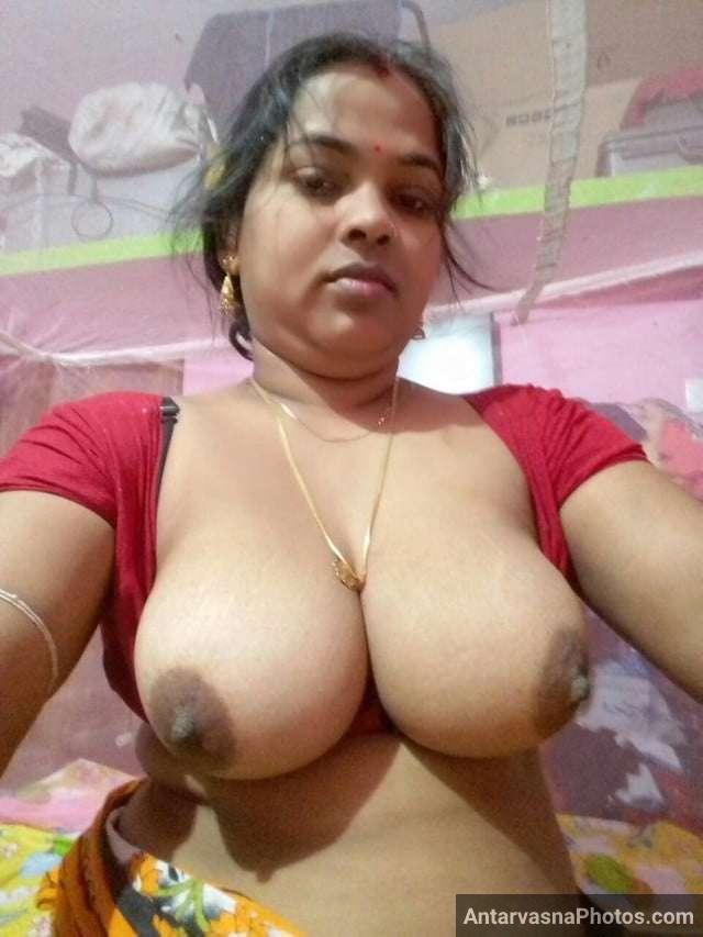 https://www.antarvasnaphotos2.com/wp-content/uploads/2021/09/indian-desi-aunty-blouse-blowjob-big-boobs-photo-37.jpg