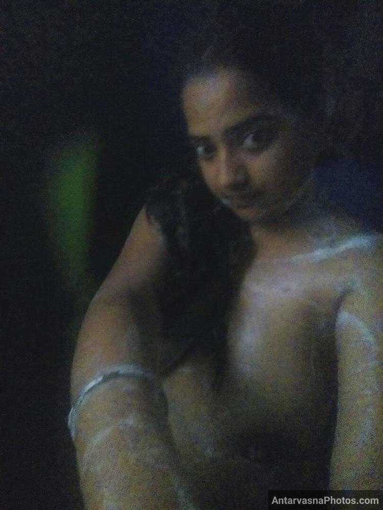 https://www.antarvasnaphotos2.com/wp-content/uploads/2021/11/cute-village-girl-big-boobs-sexy-pics-19.jpg