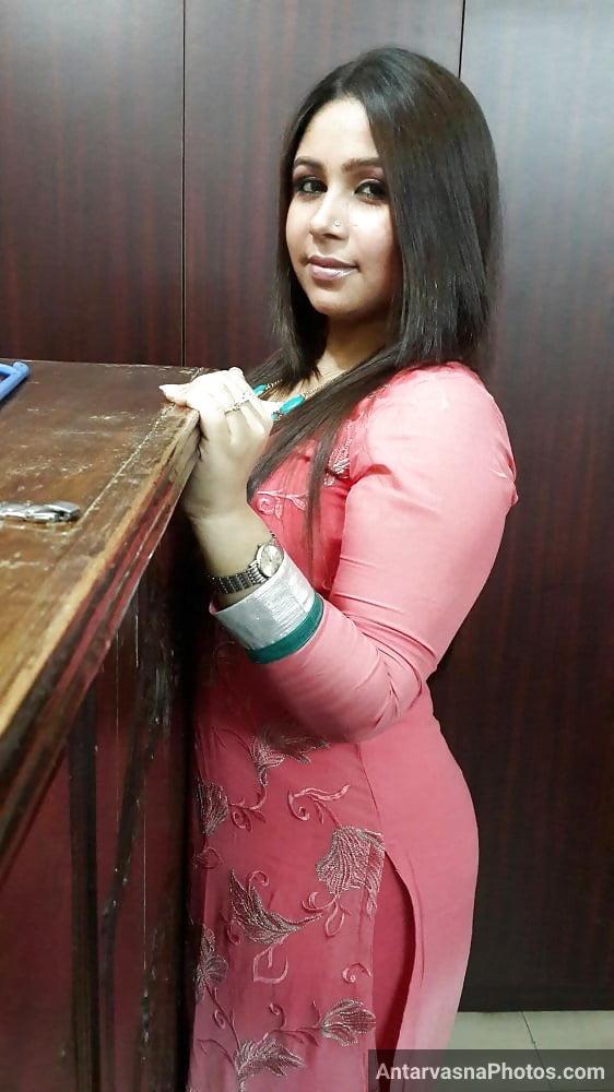 https://www.antarvasnaphotos2.com/wp-content/uploads/2021/11/delhi-office-bhabhi-nude-selfies-1.jpg