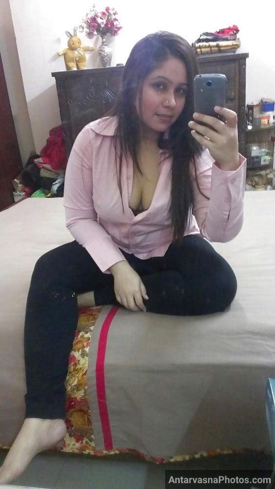 https://www.antarvasnaphotos2.com/wp-content/uploads/2021/11/delhi-office-bhabhi-nude-selfies-3.jpg