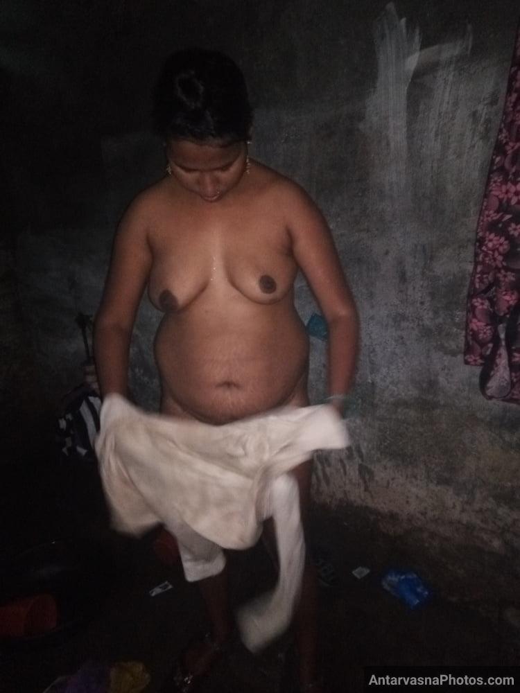 https://www.antarvasnaphotos2.com/wp-content/uploads/2021/11/desi-village-bhabhi-xxx-nude-pics-31.jpg