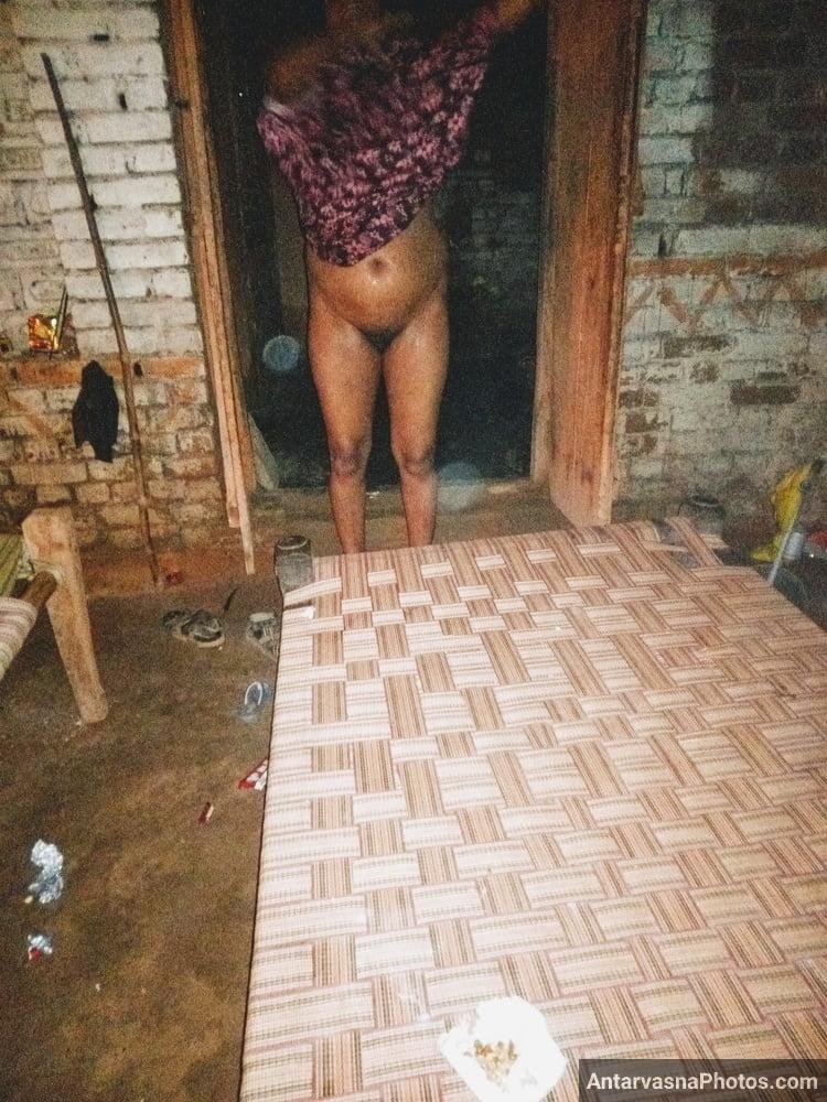 https://www.antarvasnaphotos2.com/wp-content/uploads/2021/11/desi-village-bhabhi-xxx-nude-pics-7.jpg