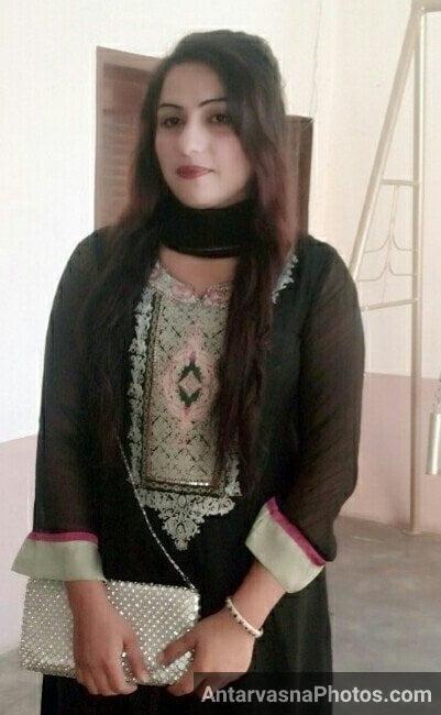 https://www.antarvasnaphotos2.com/wp-content/uploads/2021/11/fb-wali-sexy-pakistani-bhabhi-boobs-photos-3.jpg