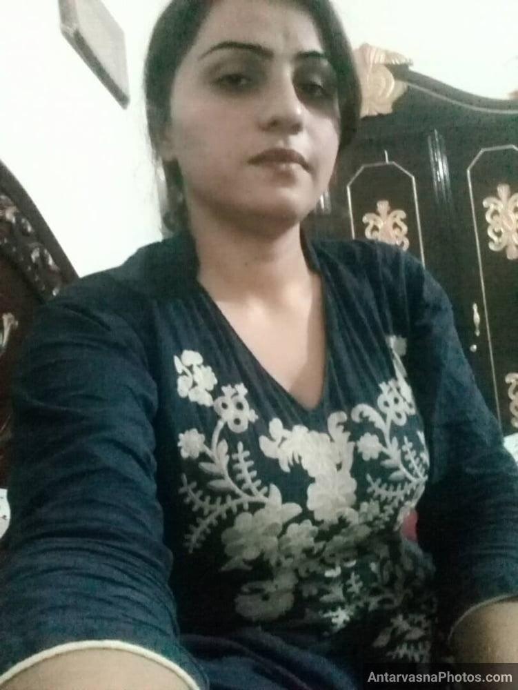 https://www.antarvasnaphotos2.com/wp-content/uploads/2021/11/fb-wali-sexy-pakistani-bhabhi-boobs-photos-7.jpg