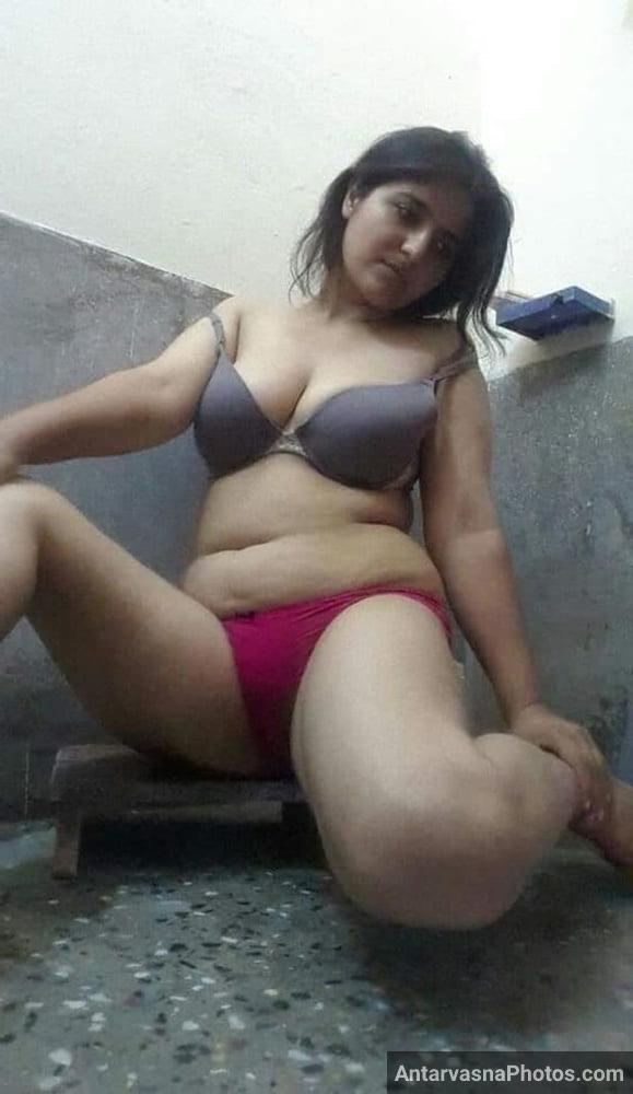 https://www.antarvasnaphotos2.com/wp-content/uploads/2021/11/sexy-punjabi-bhabhi-bra-panties-pics-11.jpg