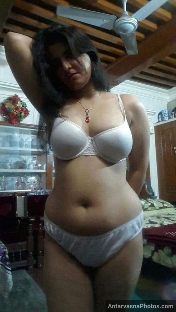 https://www.antarvasnaphotos2.com/wp-content/uploads/2021/11/sexy-punjabi-bhabhi-bra-panties-pics-12.jpg