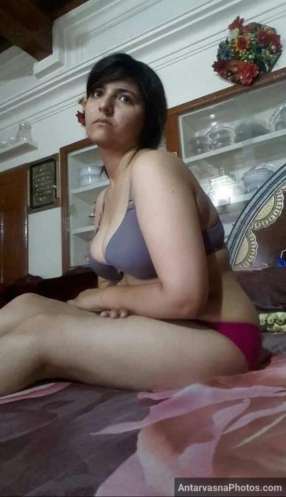 https://www.antarvasnaphotos2.com/wp-content/uploads/2021/11/sexy-punjabi-bhabhi-bra-panties-pics-19.jpg