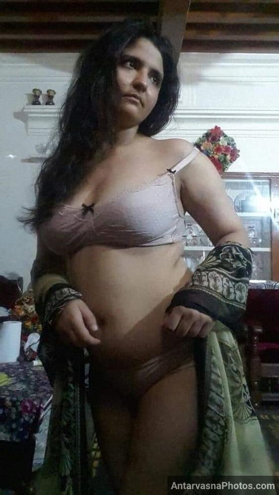 https://www.antarvasnaphotos2.com/wp-content/uploads/2021/11/sexy-punjabi-bhabhi-bra-panties-pics-27.jpg