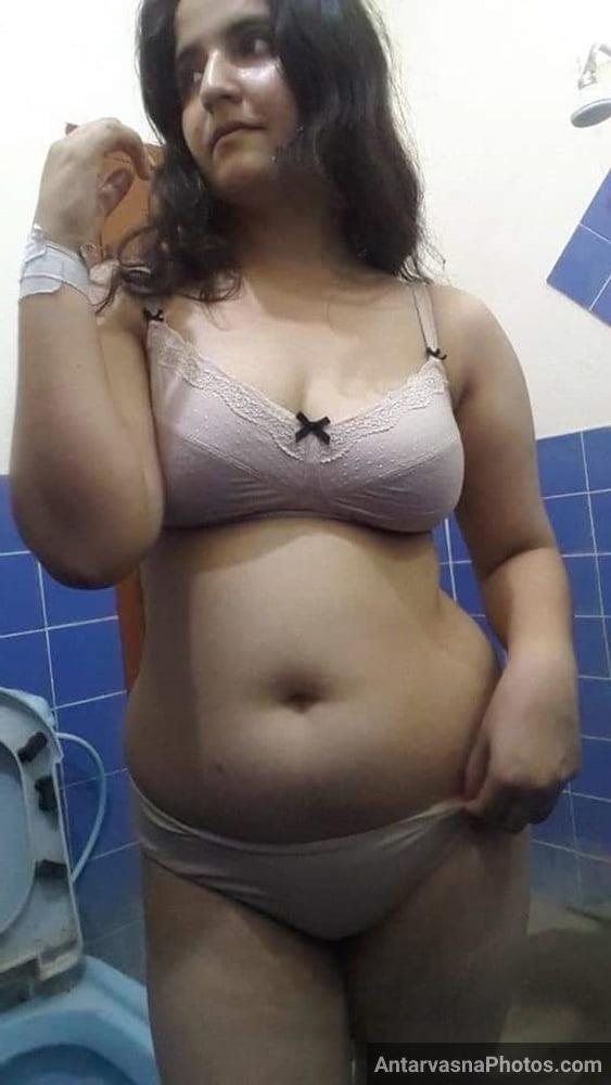 https://www.antarvasnaphotos2.com/wp-content/uploads/2021/11/sexy-punjabi-bhabhi-bra-panties-pics-31.jpg