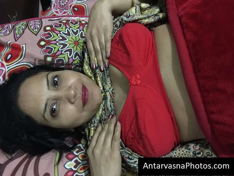 https://www.antarvasnaphotos2.com/wp-content/uploads/2022/03/red-bra-wali-desi-mausi-sex-photos-1.jpg