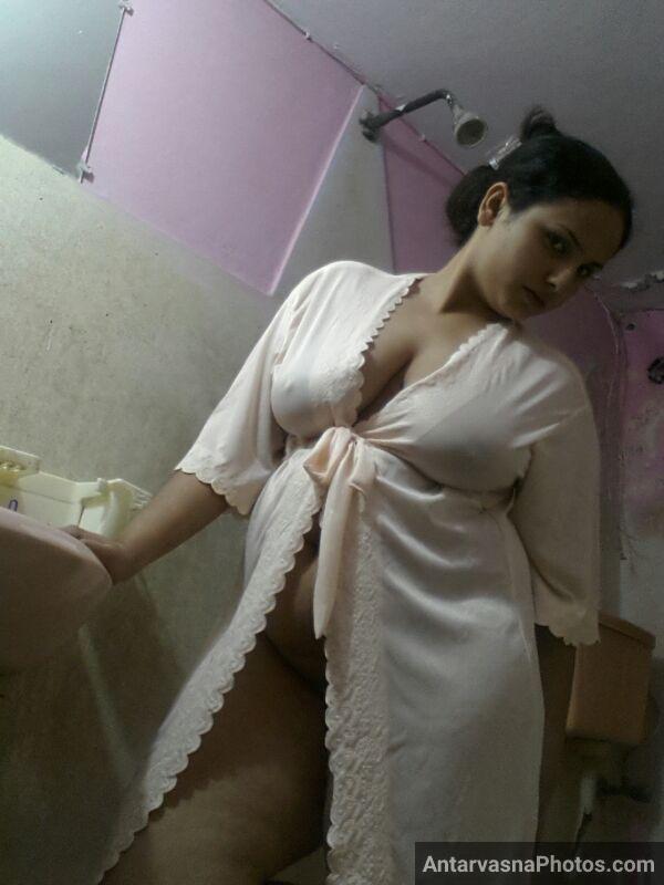 https://www.antarvasnaphotos2.com/wp-content/uploads/2022/03/sexy-indian-bhabhi-hot-chut-big-boobs-gallery-20.jpg