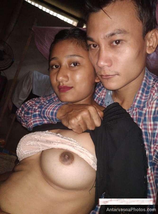 https://www.antarvasnaphotos2.com/wp-content/uploads/2022/04/Assamese-Girlfriend-Ki-Nude-Boobs-Dabate-Huye-2.jpg