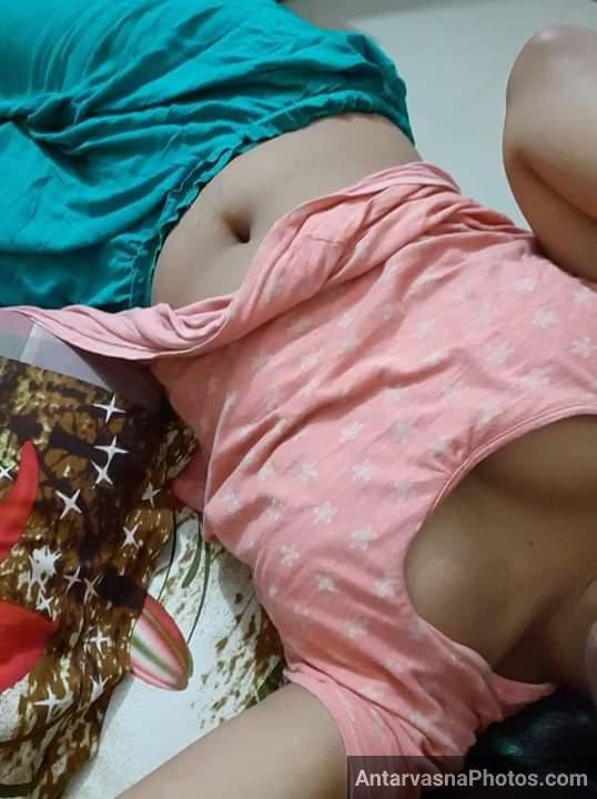 https://www.antarvasnaphotos2.com/wp-content/uploads/2022/04/Cute-looking-desi-girl-naked-photos.jpg