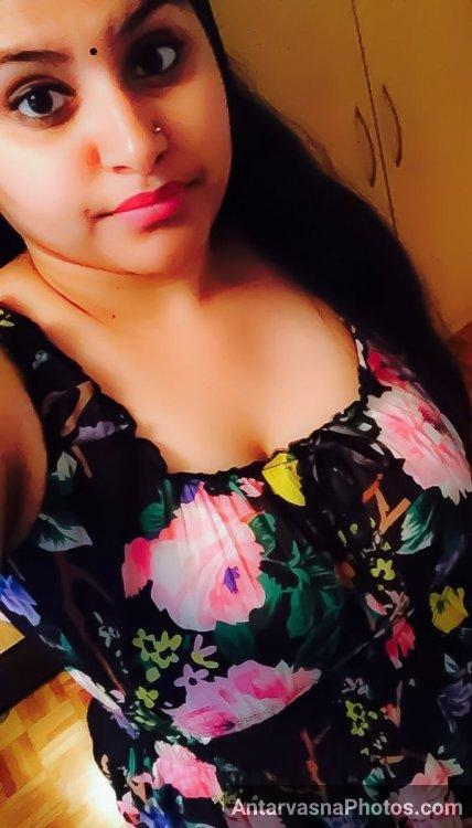 https://www.antarvasnaphotos2.com/wp-content/uploads/2022/04/Dhaka-college-girl-exposing-tight-big-boobs.jpeg